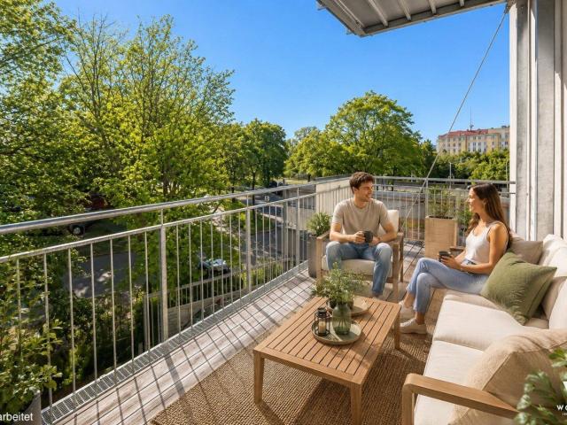 Sanierter Altbauklassiker: 3 Zimmer Wohnung mit ca. 13,5 m² Balkon I bezugsfertig I U Bahn/ S Bahn Nähe