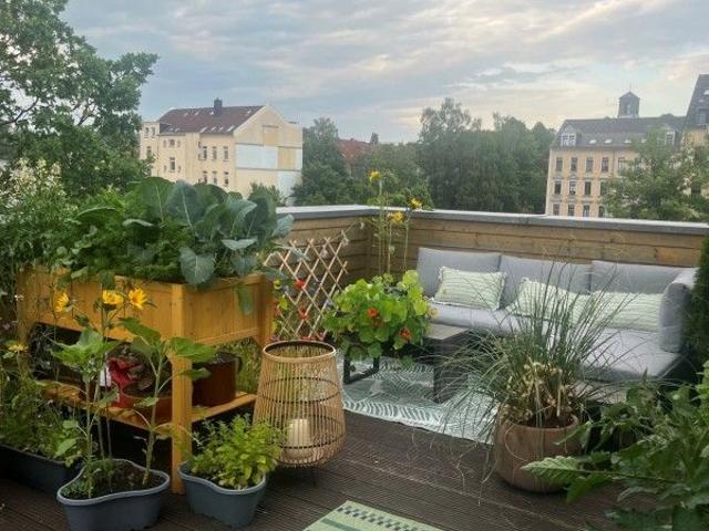 Sanierter Dachgeschosswohnung im denkmalgeschützten Altbau mit Terrasse/PARKETT/FuboHeizung