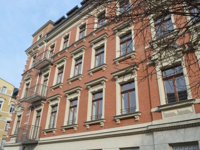 Sanierter denkmalgeschützter Altbau mit BALKON/PARKETT/FuboHeizung !