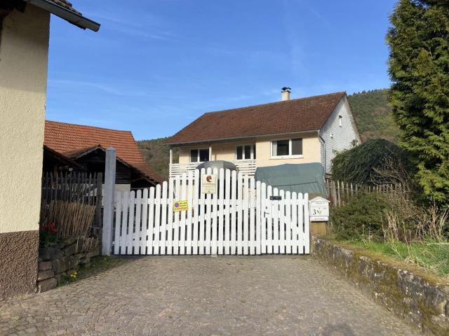 Sanierter Dreiseithof mit 3ha Land, Stall,Paddock, Nebengebäuden