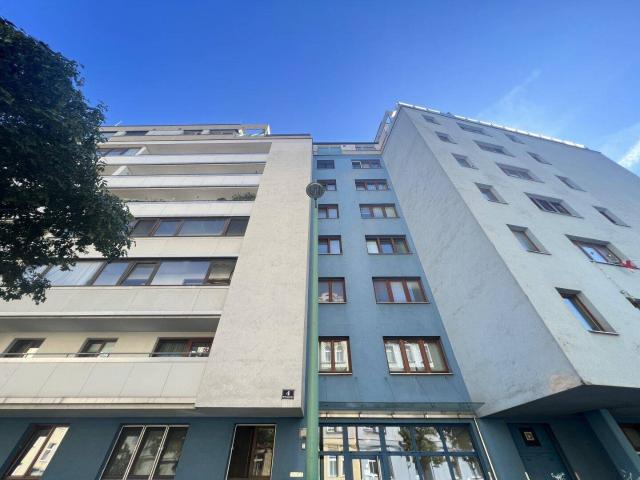 Sanierter Singel oder Pärchenhit in Ruhelage mit Küche & Loggia bei U6 Dresdner Straße* Ab sofort verfügbar