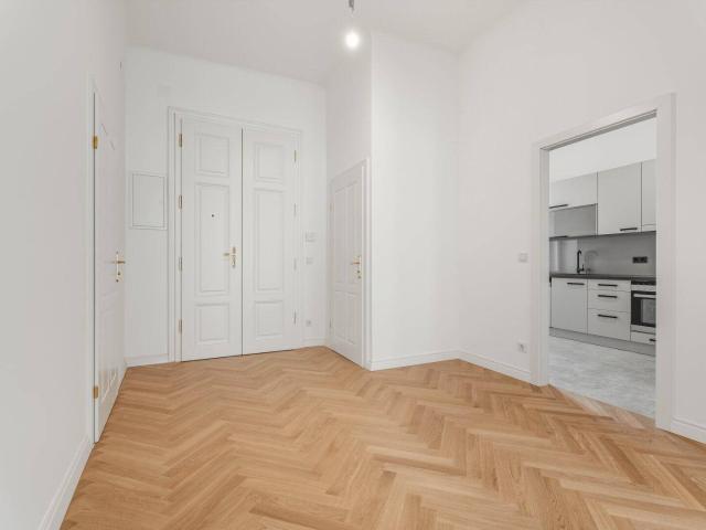 Sanierter Stilaltbau mit exklusivem Dachaubau – Wohnen über den Dächern des Dritten