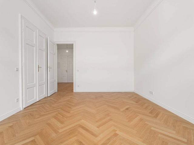 Sanierter Stilaltbau mit exklusivem Dachaubau – Wohnen über den Dächern des Dritten