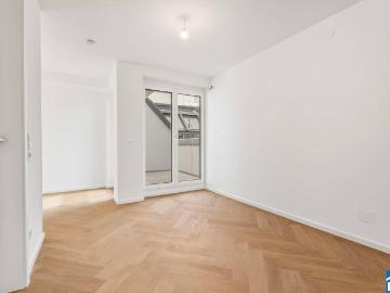 Sanierter Stilaltbau mit exklusivem Dachaubau – Wohnen über den Dächern des Dritten