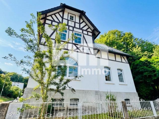 Sanierter Wohntraum mit Garten Terrasse und 2 Garagen + vielen Extras