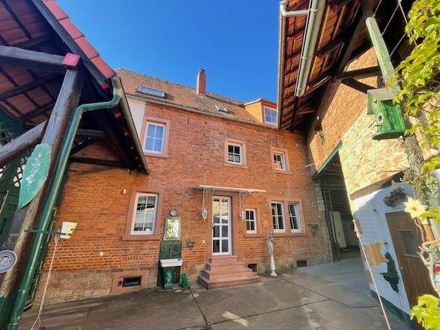 Saniertes, charmantes Wohnhaus mit ausbaufähigen Nebengebäuden und zusätzlichem Grundstück samt Rohb