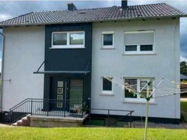 Saniertes Einfamilienhaus mit 2 Wohneinheiten, großen Grunstück