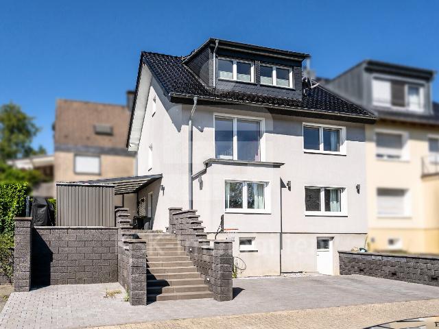 Saniertes Einfamilienhaus mit Außenpool in der Neyesiedlung! Einziehen und Wohlfühlen!