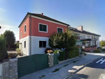 Saniertes Einfamilienhaus mit Sauna, Doppelcarport, zwei Garagen und Nutzwasserbrunnen in zentraler Lage