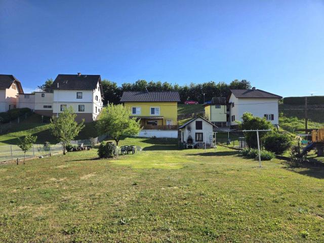 Saniertes Familienhaus mit 2 Wohneinheiten und sonnigem Garten!