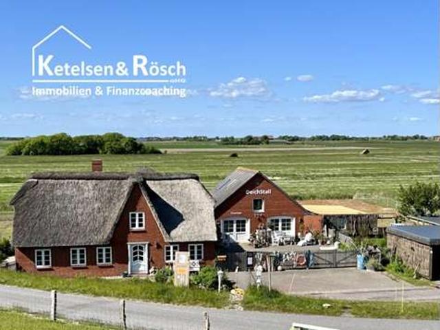 Saniertes Friesenhaus mit Nebengebäude Idyllische Einzellage in erster Reihe zum Meer