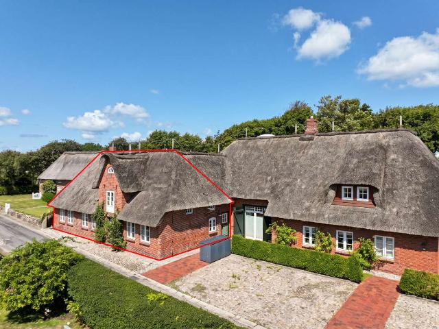 Saniertes Reetdachhaus als Teilhaus in denkmalgeschützter Umgebung