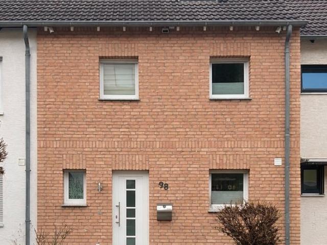 Saniertes Reihenhaus mit 5,5 Zimmern und schönem Garten in Hennef
