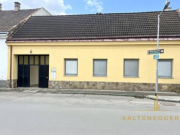 Saniertes Wohnhaus mit Parkplatz in Vösendorf