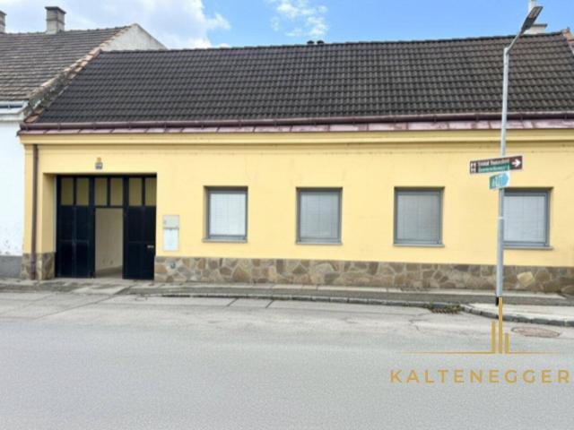 Saniertes Wohnhaus mit Parkplatz in Vösendorf