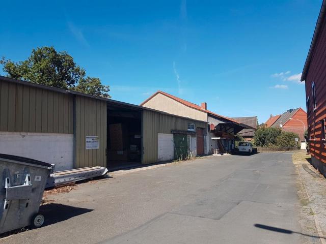 Saniertes und umgebautes ehemaliges Stallgebäude mit Halle