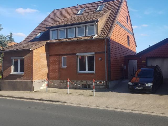 Saniertes Zweifamilienhaus zur Miete in Giesen