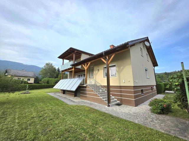 Saniertes Zweifamilienhaus in schöner Lage!