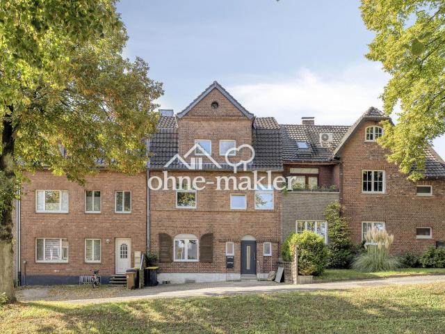 saniertes Zweifamilienhaus mit viel Platz. EG barrierearm.Nah an Wald & Zentrum. 8 Zimmer + 2x K+B
