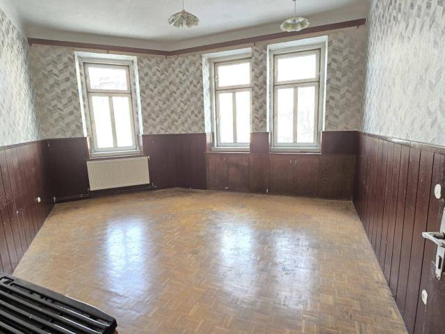 Sanierungsbedürtige Wohnung mit ca. 51,75m² 2 Zimmer
