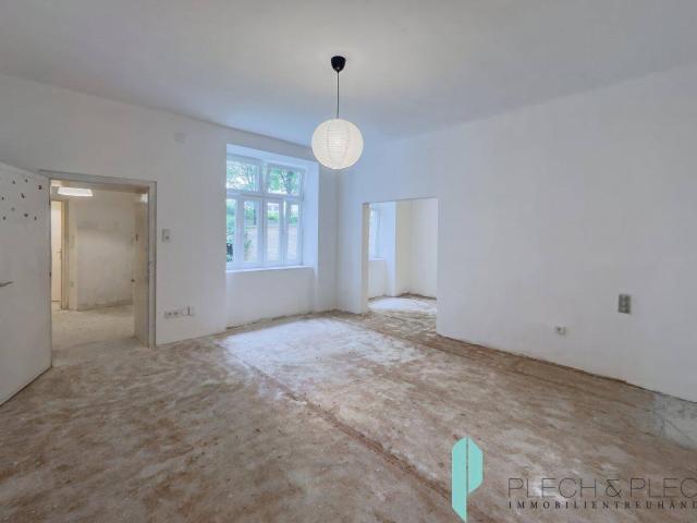 Sanierungsbedürftig / Hofseitig 2 Zimmer Altbauwohnung Erdgeschoss