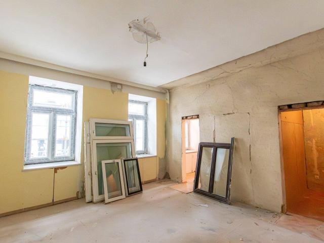 Sanierungsbedürftige 4 Zimmer Wohnung I Unmittelbar an der U3