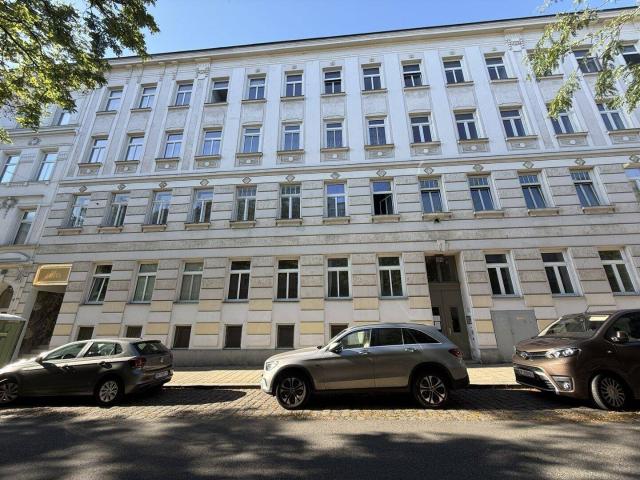 Sanierungsbedürftige 4 Zimmerwohnung 400 Meter vom Bahnhof Hernals entfernt zukünftige U5 Station