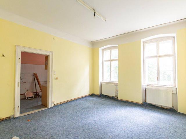 Sanierungsbedürftige 1 Zimmer Altbauwohnung mit Entwicklungspotenzial