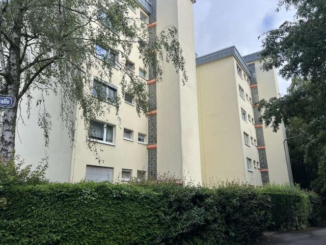 Sanierungsbedürftige 2 Zi. Wohnung in Frankfurt Niederursel