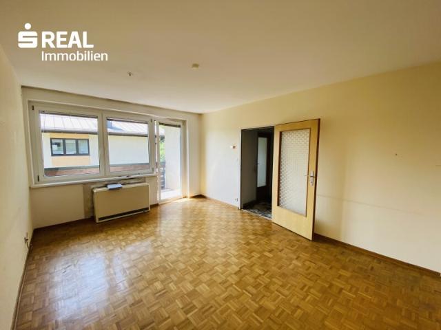 Sanierungsbedürftige 2 Zimmer Wohnung mit Balkon in Neu Anif