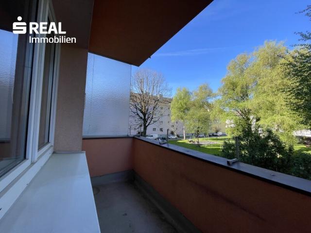 Sanierungsbedürftige 2 Zimmer Wohnung mit Balkon in Salzburg