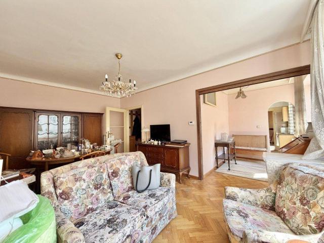 SANIERUNGSBEDÜRFTIGE 2 ZIMMER WOHNUNG IN TOP LAGE NEBEN DER TAUBSTUMMENGASSE