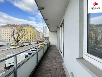 Sanierungsbedürftige 2 Zimmer Wohnung | Loggia ca.11,86m² | 1. Liftstock