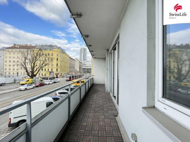 Sanierungsbedürftige 2 Zimmer Wohnung | Loggia ca.11,86m² | 1. Liftstock