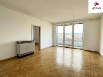 Sanierungsbedürftige 2 Zimmer Wohnung | Loggia ca. 12m² | 5. Liftstock