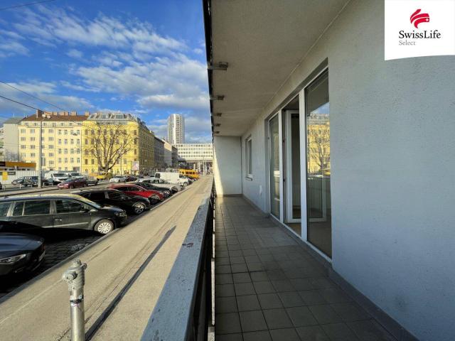 Sanierungsbedürftige 2 Zimmer Wohnung | Loggia ca. 12m² | Erdgeschoss