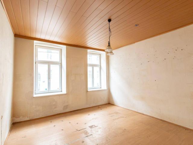 Sanierungsbedürftige 2 Zimmer Altbauwohnung mit Entwicklungspotenzial – nahe Wiener Stadthalle