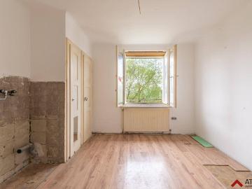 Sanierungsbedürftige 3 Zi Wohnung 65,89 m² mit Stellplatz in Hörsching