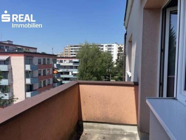 Sanierungsbedürftige 3 Zimmer Wohnung mit Balkon in Salzburg