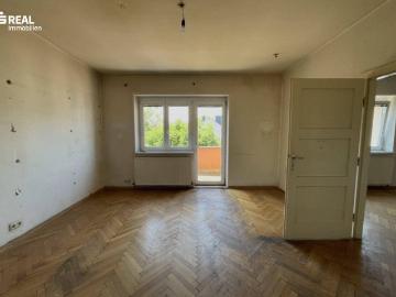 Sanierungsbedürftige 3 Zimmer Wohnung mit Balkon in Salzburg