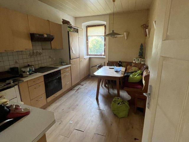 Sanierungsbedürftige 3 Zimmer Wohnung mit Freistellplatz, ideal für Handwerker & Sanierer