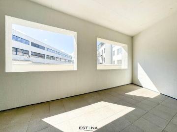 Sanierungsbedürftige 3 Zimmer Wohnung mit großer Loggia