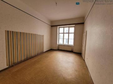 SANIERUNGSBEDÜRFTIGE 3 ZIMMER WOHNUNG IN EINEM CHARMANTEN ALTBAU