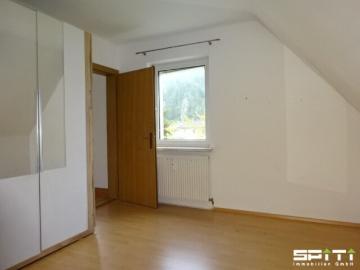 Sanierungsbedürftige 3 Zimmer Dachgeschoß Wohnung mit Gartenanteil in Sankt Michael i. D.Obersteiermark