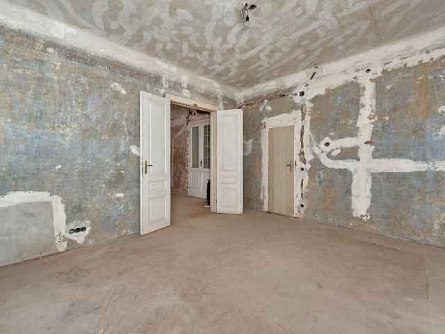 Sanierungsbedürftige 3 Zimmerwohnung, nur 10 Minuten fußläufig vom Schloss Schönbrunn entfernt