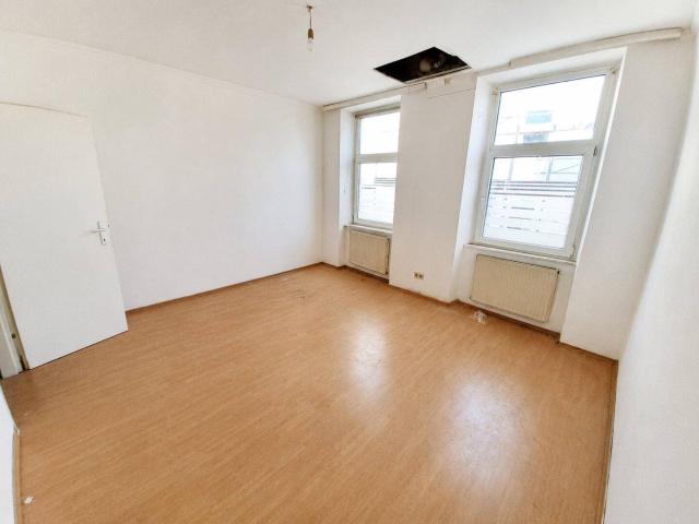 Sanierungsbedürftige Wohnung mit Entwicklungspotenzial – Top 22 22a, 2 Zimmer ca. 54 m²