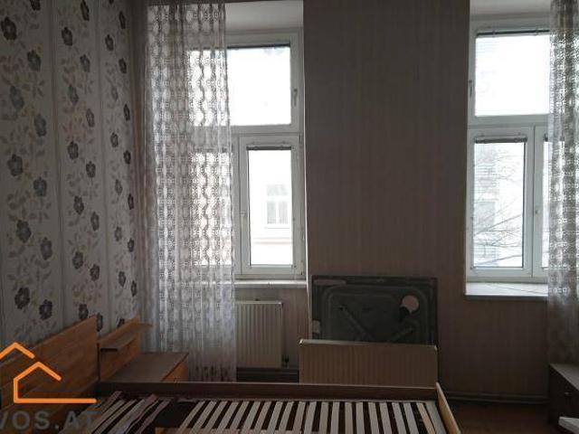 SANIERUNGSBEDÜRFTIGE ZWEI/DREI ZIMMER WOHNUNG