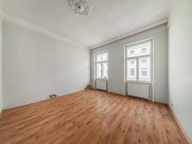 Sanierungsbedürftige Altbauwohnung mit guter Raumstruktur