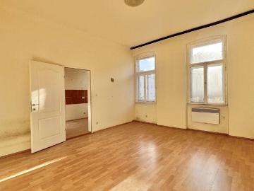 Sanierungsbedürftige Altbauwohnung Nähe Meiselmarkt!