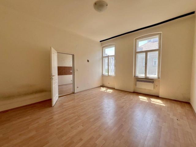 Sanierungsbedürftige Altbauwohnung Nähe Meiselmarkt!